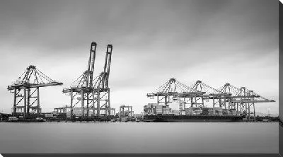 Торговое судно в порту Таиланда