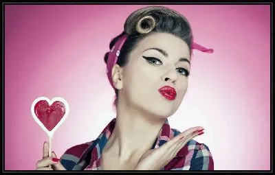 Девушка с леденцом