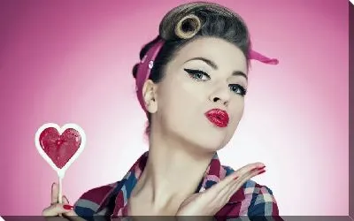 Девушка с леденцом