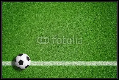 Футбольное поле с мячом