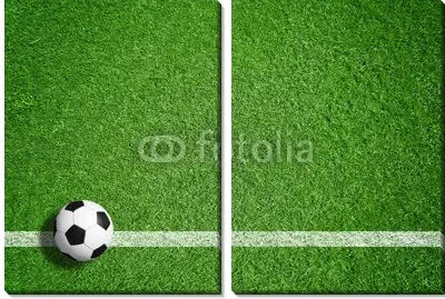 Футбольное поле с мячом