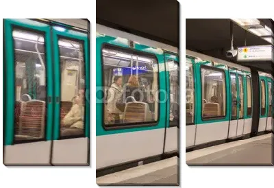 Поезд метро в Париже, Франция