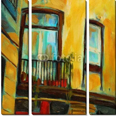 Фасад и окна старого дома в Барселоне