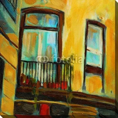 Фасад и окна старого дома в Барселоне