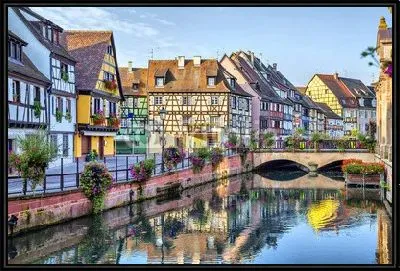 Красочные традиционные французские дома в Колмар