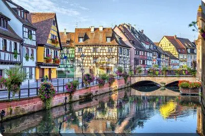 Красочные традиционные французские дома в Колмар