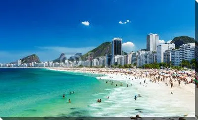 Вид на пляж Копакабана в Рио-де-Жанейро, Бразилия
