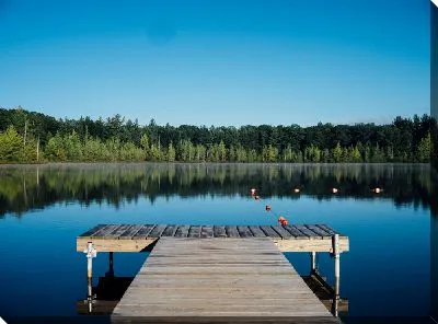 Постер Пирс на озере