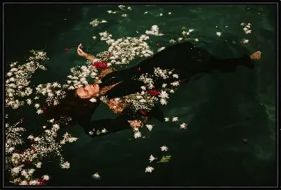 Девушка в воде №2