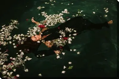 Девушка в воде №2