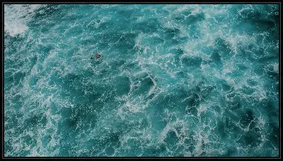 Человек в океане