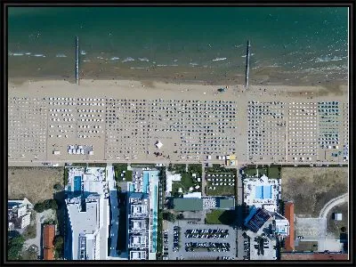 Картина Пляж около города