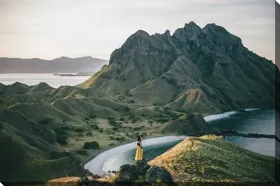 Девушка на скале