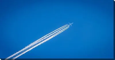 Постер След от полета