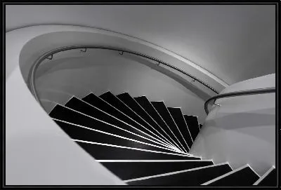 Черно-белая лестница