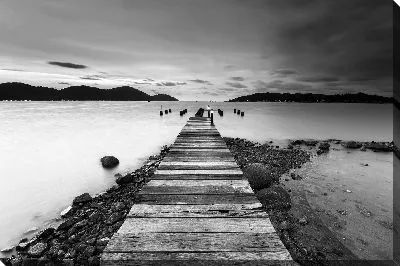 Мост на пляже