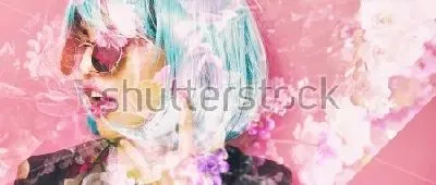 Плакат Двойная экспозиция -  девушка в голубом парике и цветы