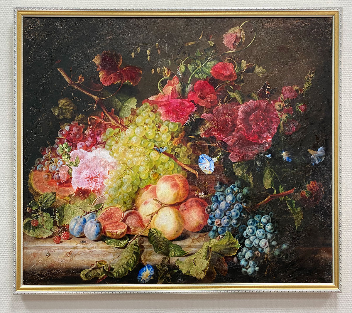 Натюрморт с фруктами и цветами