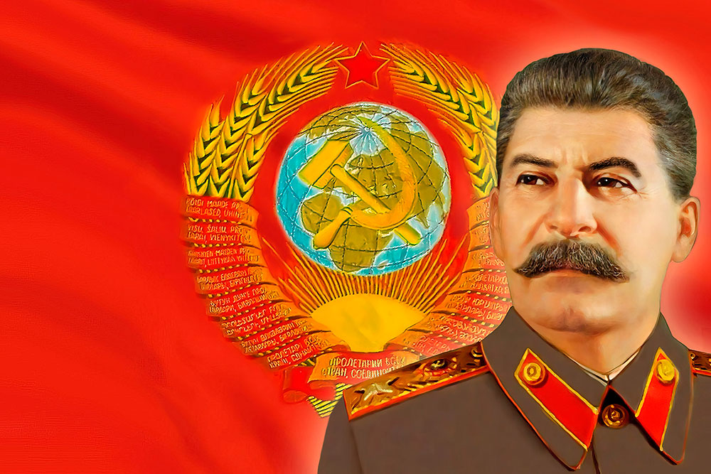Постер Портрет Сталина на фоне флага СССР на стену купить от 290 рублей в  арт-галерее DasArt