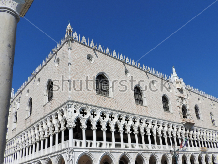 Постер Фрагмент прекрасного Дворца Дожей в Венеции с арочной анфиладой и арочными окнами  