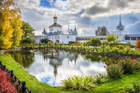 Картина Прекрасный осенний пейзаж с видом на Никольский Храм Толгского женского монастыря в Ярославле 