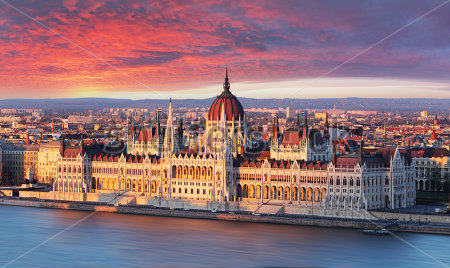 Картина Здание венгерского парламента на набережной Дуная в момент красивейшего восхода солнца 