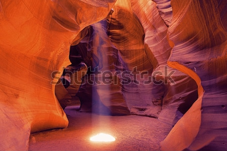 Постер Луч солнца в удивительной природной пещере Каньона Антилопы (США, штат Аризона) 