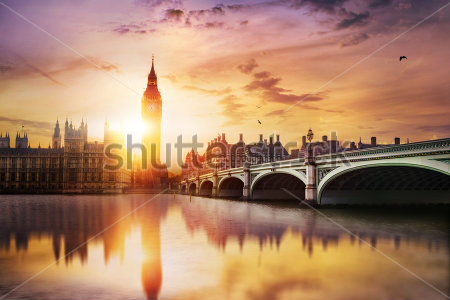 Постер Биг Бен и Вестминстерский мост в лучах закатного солнца с отражением в Темзе  