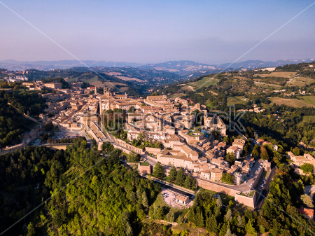 Картина Прекрасная панорама на город-крепость в горах 