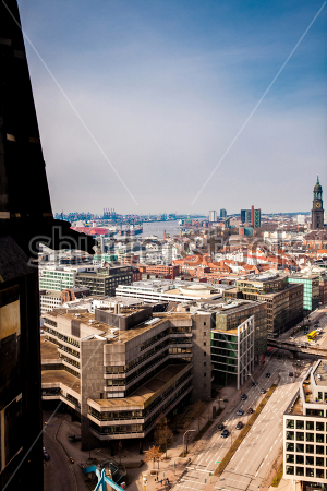 Картина Панорама современной части Гамбурга с колокольней церкви Святого Михаила на дальнем плане 