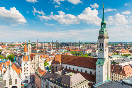 Картина Красивая панорама Мюнхена с видом на церковь Святого Петра и здание Старой ратуши 