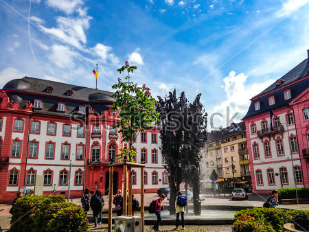 Картина Площадь Шиллера в Майнце с красивыми домами 