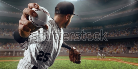 Постер Профессиональный бейсболист бросает мяч 