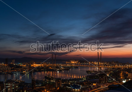 Картина Ночная панорама Владивостока с видом на Золотой мост и красивые огни ночного города 