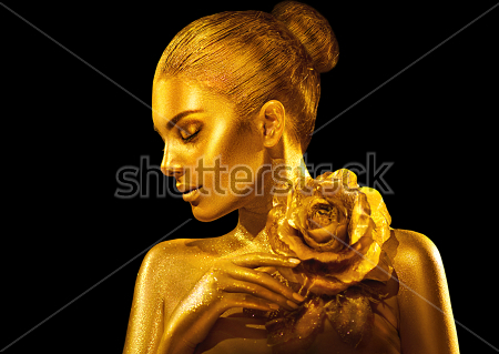 Картина Девушка в декоративном золотом макияже боди-арт с цветком на чёрном фоне 