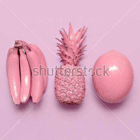 Картина Тропический фруктовый микс - розовые бананы, ананас и дыня на светло-сиреневом фоне 