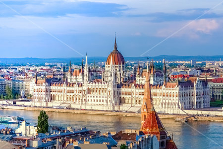 Картина Красивая панорама Будапешта с видом на Здание венгерского парламента на набережной Дуная 