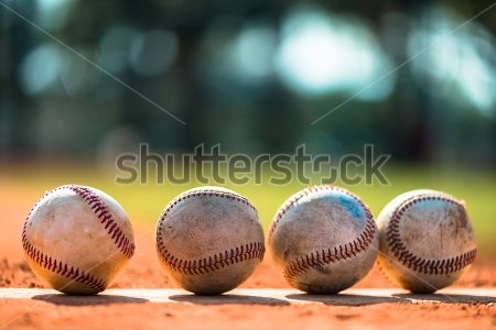 Картина Бейсбольные мячики на игровом поле 