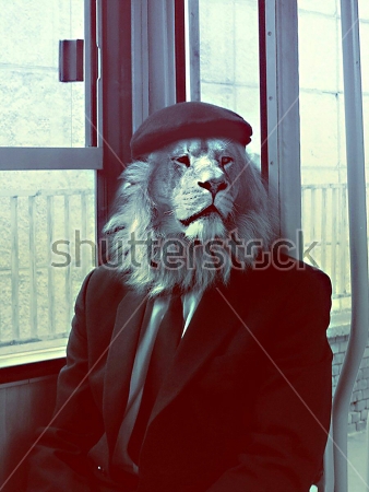Постер Мужчина с головой льва в деловом костюме и кепке  