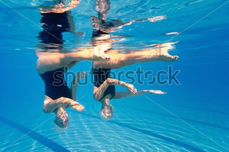 Картина Синхронное плавание дуэт - подводный вид 