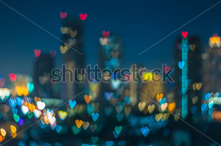 Картина маслом Огни ночного города в виде разноцветных сердечек 