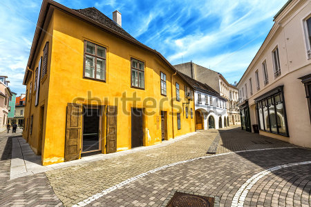 Картина Уютная улица с яркими домами в Старом городе в центре Баден-Бадена 