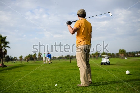 Картина Мужчина с клюшкой на поле для гольфа 
