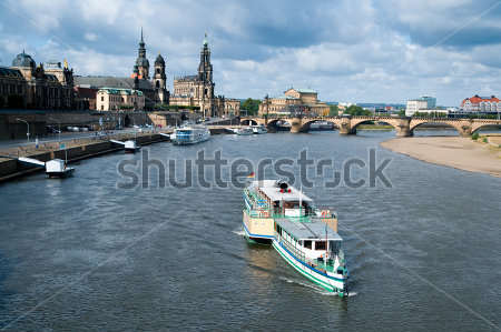 Картина Красивая панорама на историческую часть Дрездена со стороны судоходной Эльбы 