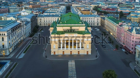 Постер Панорама театрального центра в Санкт-Петербурге с видом на величественное здание Александринского театра  