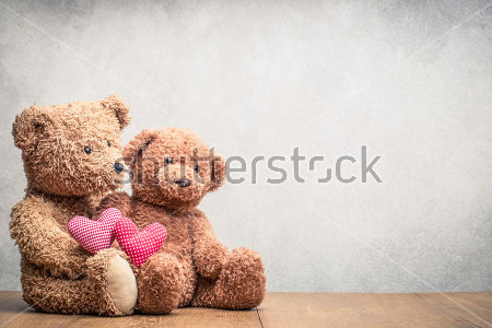Картина Милые плюшевые медведи с сердечками-валентинками сидят на столе 