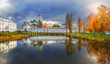 Картина Свято-Введенский Толгский женский монастырь в Ярославле золотой осенью с красивым отражением в озере 