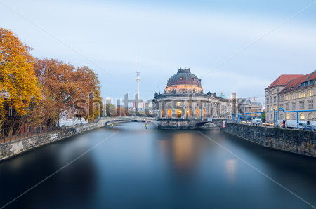 Картина Музейный остров на реке Шпрее и Александерплац с телебашней в центре Берлина 