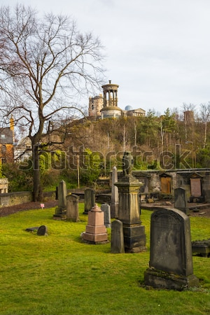 Постер Красивые надгробия на историческом кладбище Калтон Хилл в Эдинбурге (Шотландия)  