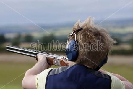 Картина Мальчик на тренировке по стендовой стрельбе 